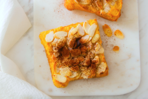【米粉食パンの簡単アレンジ】　塗って焼くだけでお店の味に！ クロワッサン・ダマンド風トースト