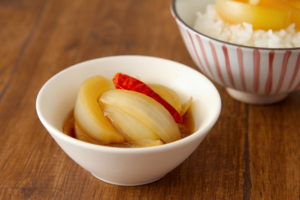 ぽん酢で味つけ簡単！　ご飯が進む「玉ねぎの半生ピクルス」