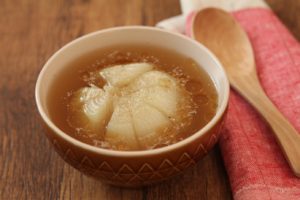 レンジで簡単！ ごま油香る丸ごと玉ねぎのスープ